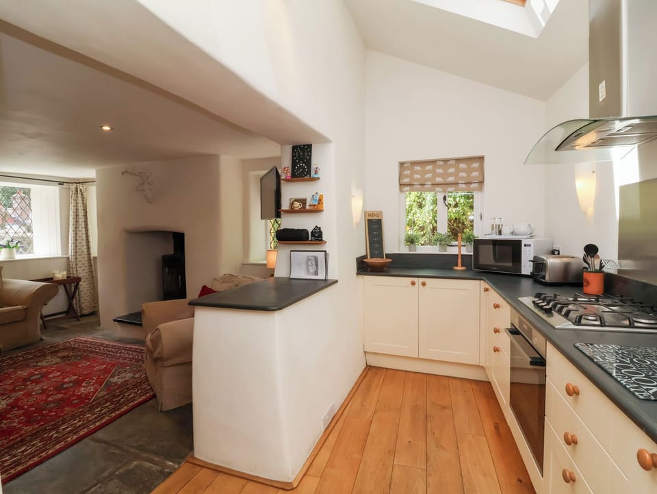 Cottage | Private kitchen | Dishwasher, electric kettle, highchair, cookware/dishes/utensils