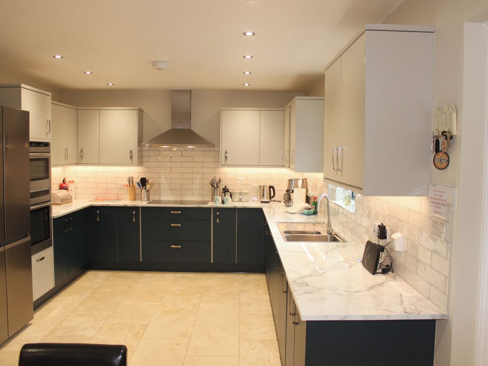 Cottage | Private kitchen | Dishwasher, electric kettle, toaster, highchair