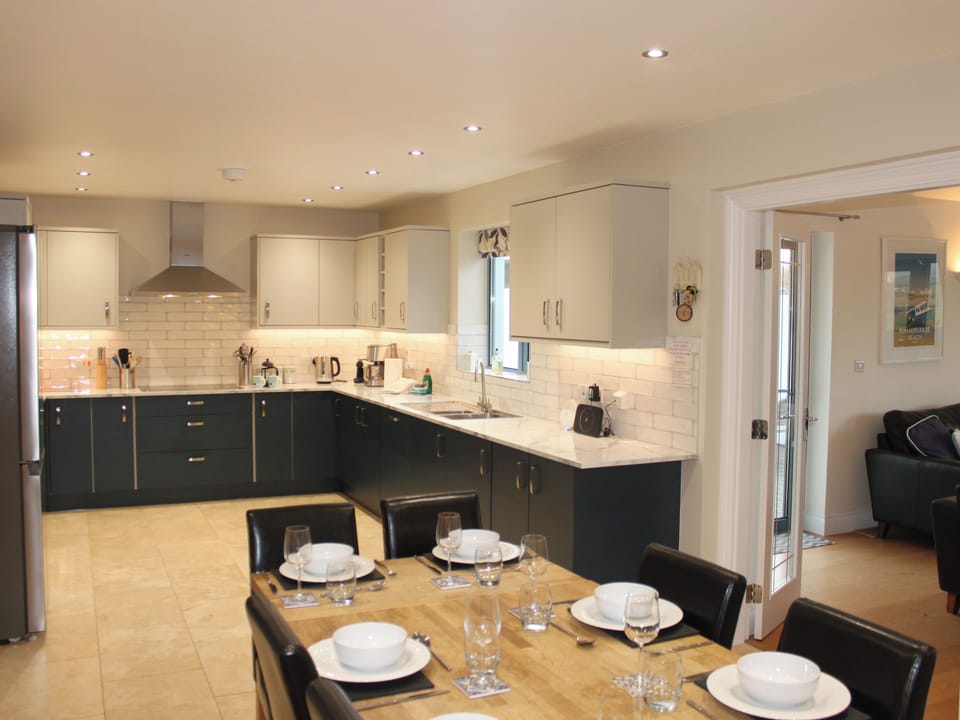 Cottage | Dining