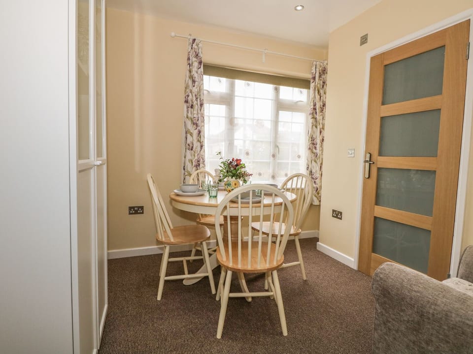 Cottage | Private kitchen | Fridge, microwave, dishwasher, electric kettle