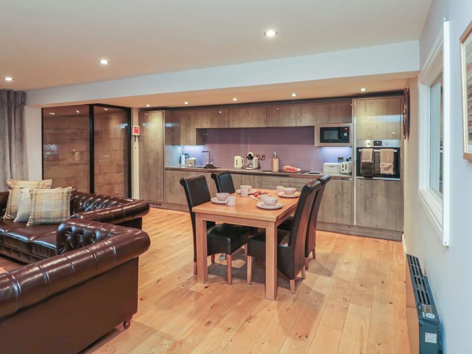 Cottage | Dining