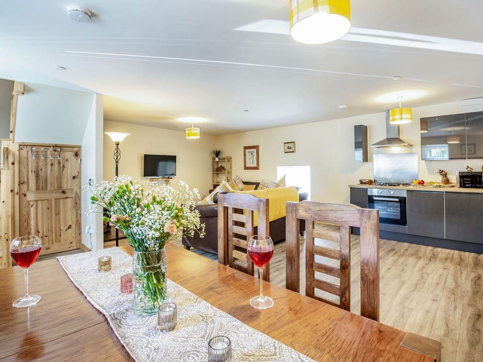 Cottage | Private kitchen | Fridge, microwave, stovetop, dishwasher