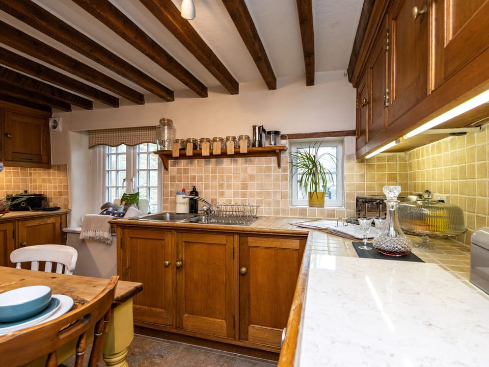 Cottage | Private kitchen | Microwave, dishwasher, electric kettle, toaster