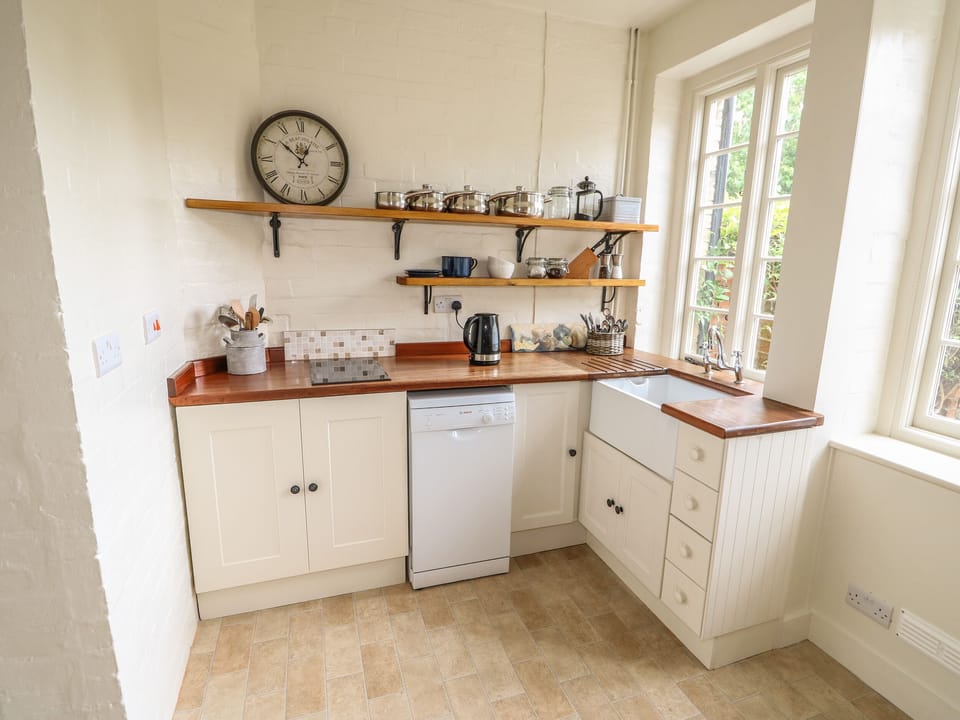 Fridge, microwave, dishwasher, cookware/dishes/utensils
