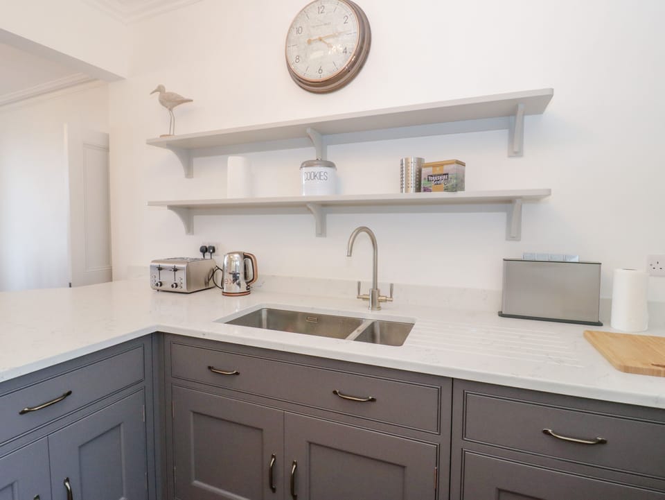 Cottage | Private kitchen | Fridge, stovetop, dishwasher, toaster