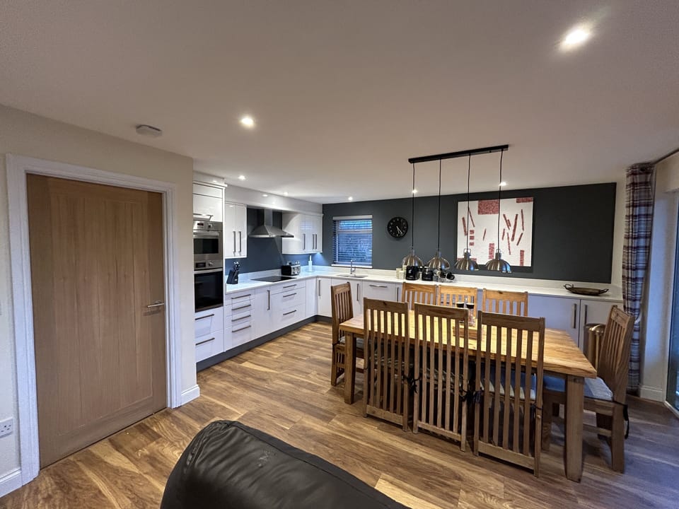 Cottage | Private kitchen | Dishwasher, electric kettle, highchair, cookware/dishes/utensils