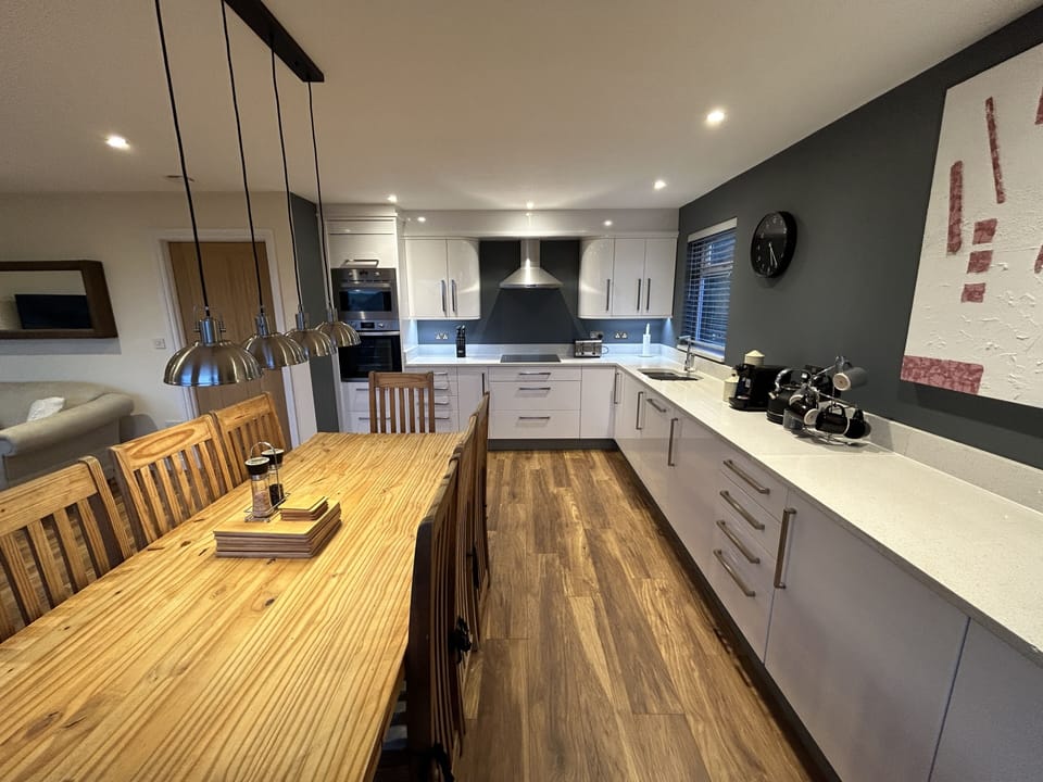 Cottage | Private kitchen | Dishwasher, electric kettle, highchair, cookware/dishes/utensils