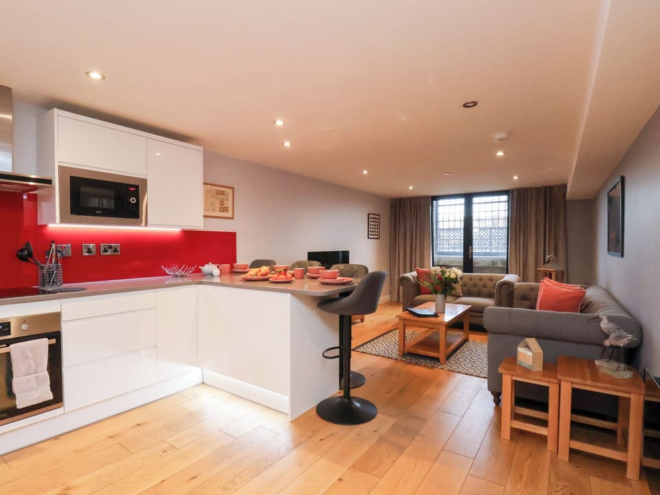 Cottage | Private kitchen | Microwave, dishwasher, highchair, cookware/dishes/utensils