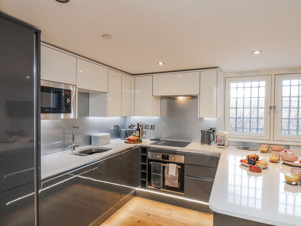 Cottage | Private kitchen | Fridge, microwave, dishwasher, electric kettle