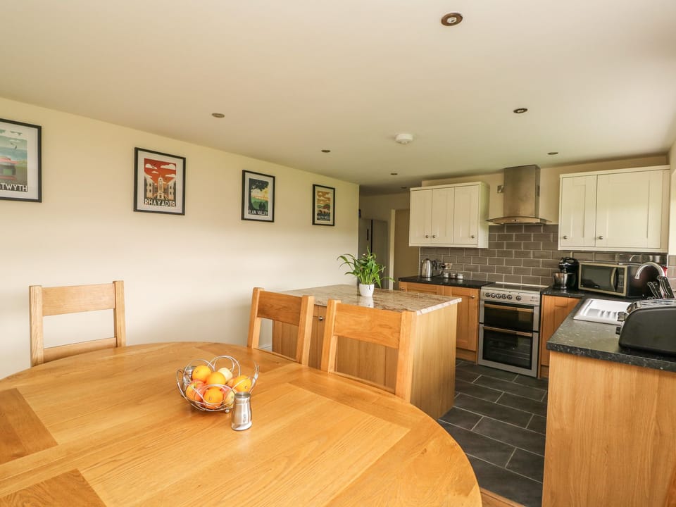 Cottage | Private kitchen | Fridge, microwave, cookware/dishes/utensils