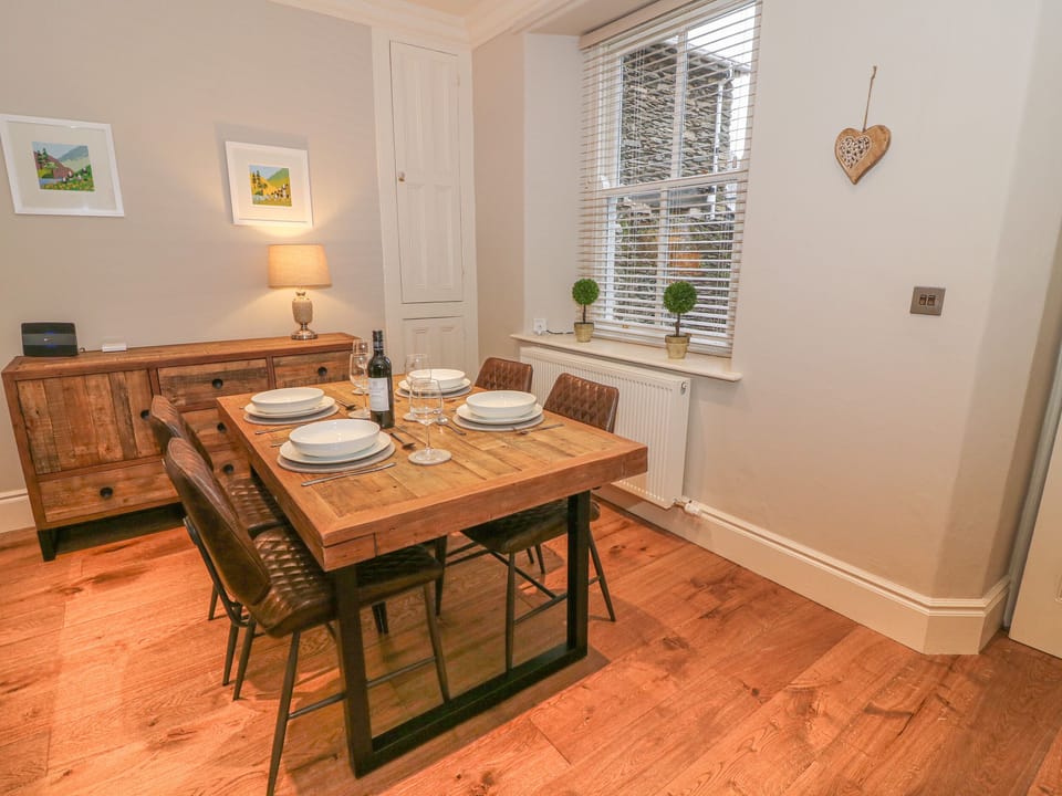 Cottage | Private kitchen | Fridge, microwave, stovetop, electric kettle