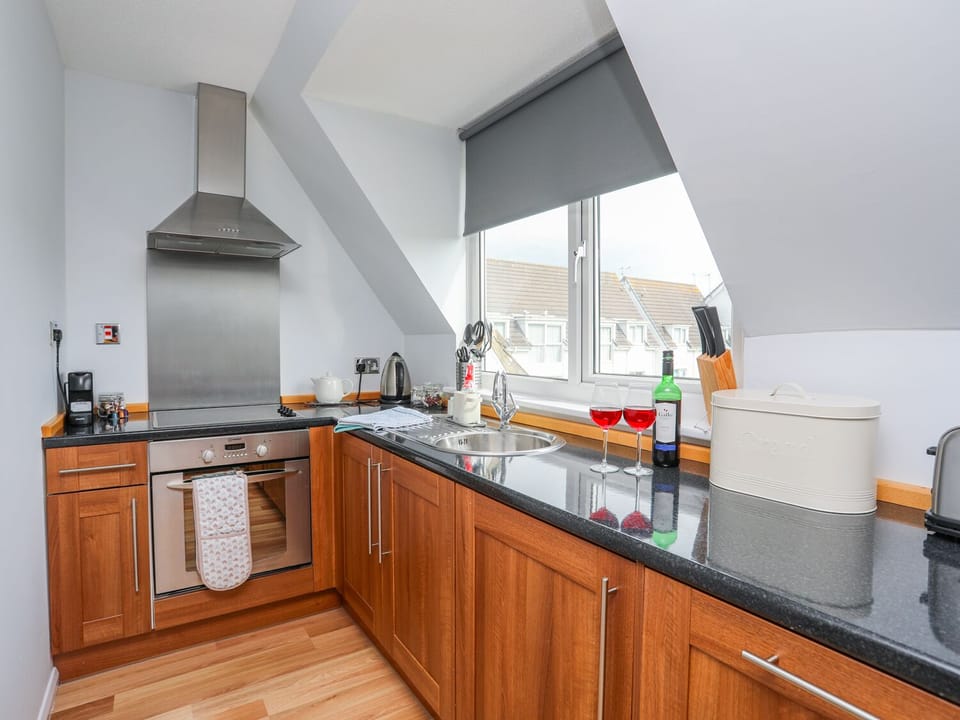 Cottage | Private kitchen | Fridge, microwave, stovetop, dishwasher