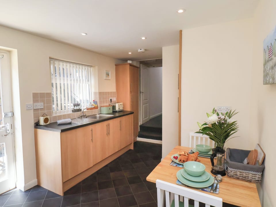 Cottage | Private kitchen | Fridge, microwave, highchair, cookware/dishes/utensils