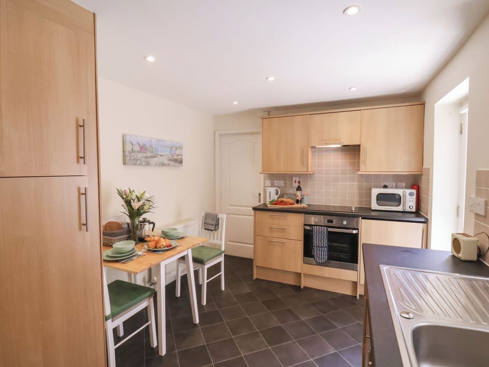 Cottage | Private kitchen | Fridge, microwave, highchair, cookware/dishes/utensils