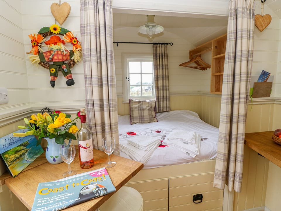 Shepherds Hut - The Hurdle Cabin in Wales