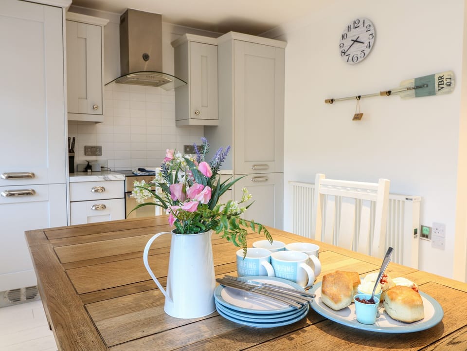 Cottage | Dining