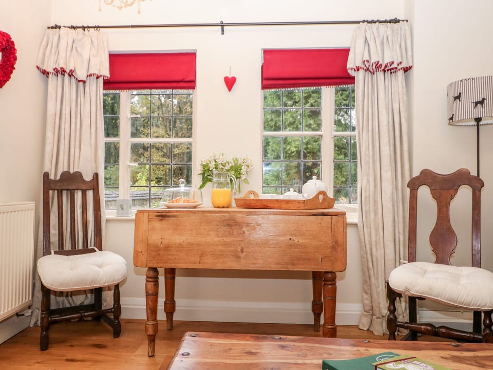 Cottage | 2 bedrooms, individually decorated, individually furnished, free WiFi