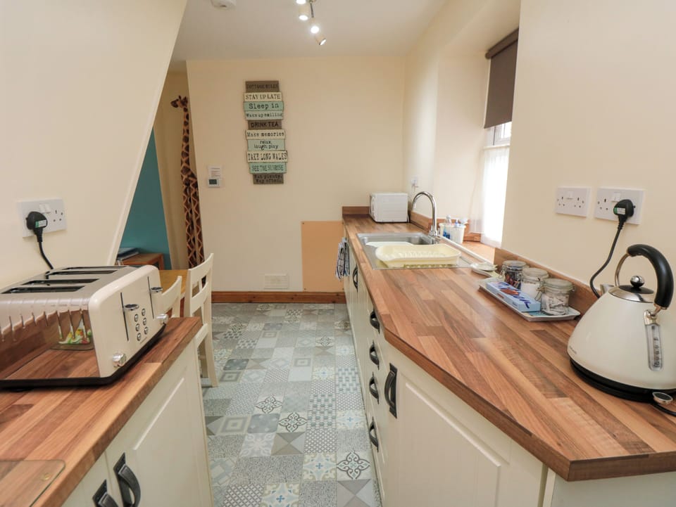 Cottage | Private kitchen | Highchair, cookware/dishes/utensils