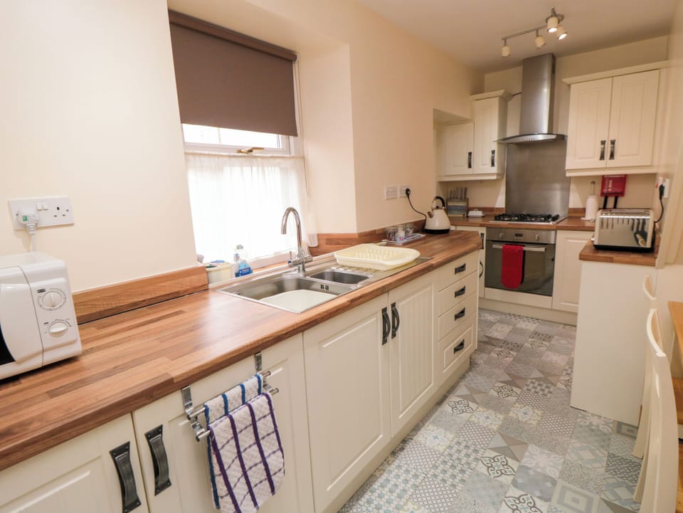 Cottage | Private kitchen | Highchair, cookware/dishes/utensils