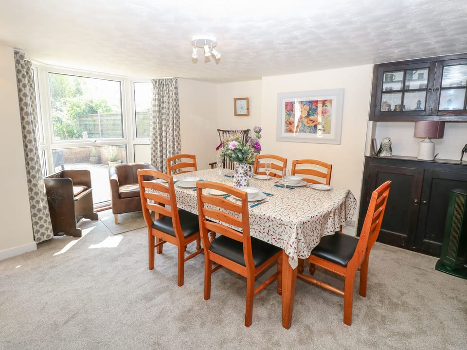 Cottage | Dining