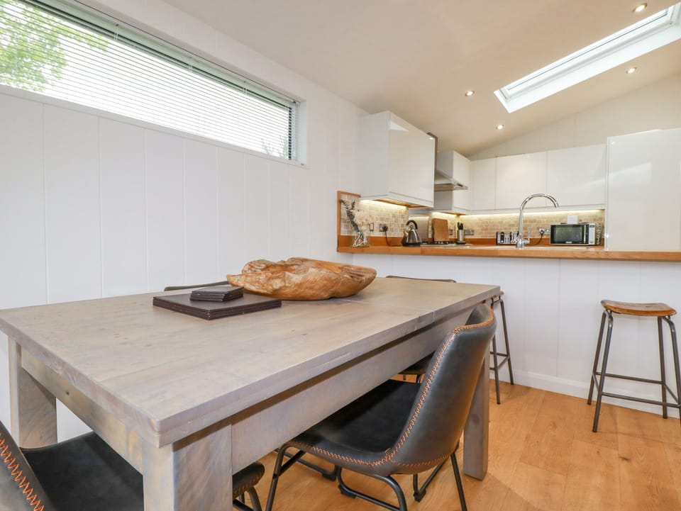 Cottage | Dining