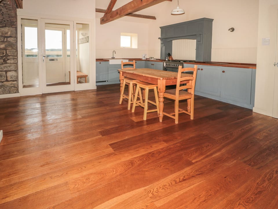 Cottage | Dining