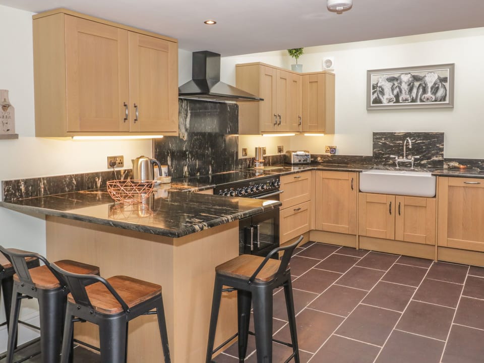 Cottage | Private kitchen | Dishwasher, electric kettle, toaster, cookware/dishes/utensils