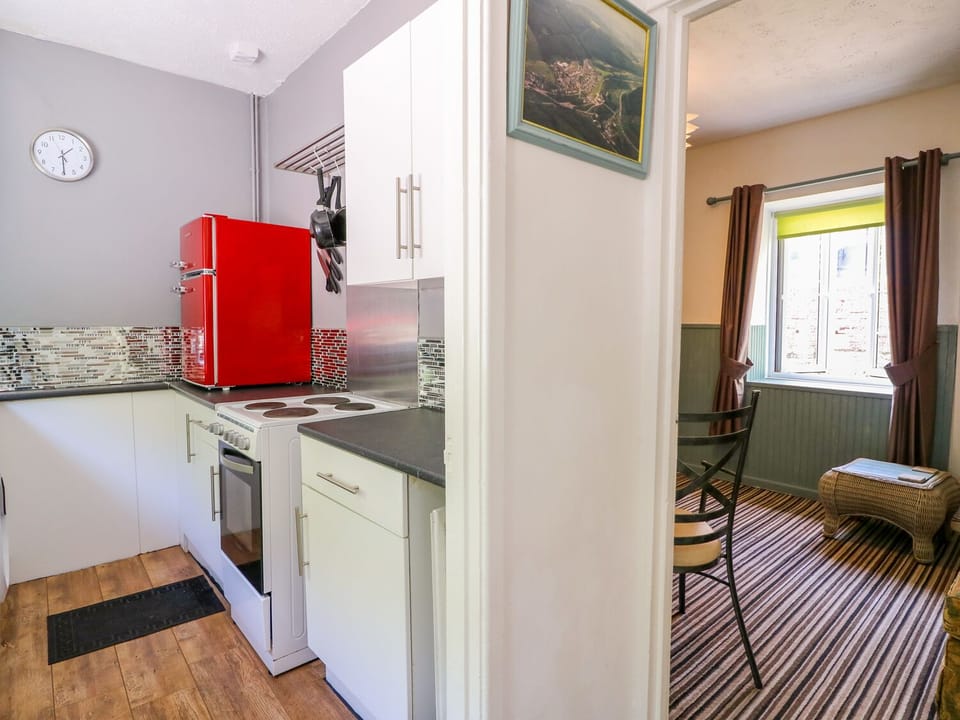 Cottage | Private kitchen | Microwave, stovetop, electric kettle, toaster