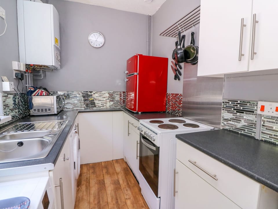 Cottage | Private kitchen | Microwave, stovetop, electric kettle, toaster