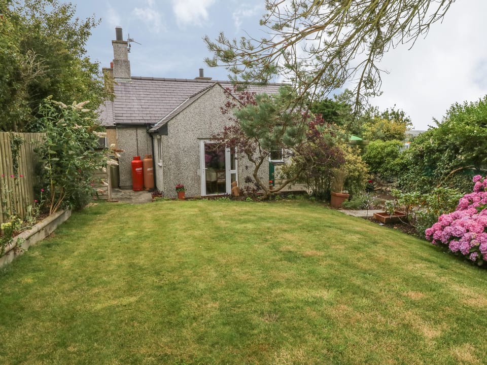 Cottage | Interior
