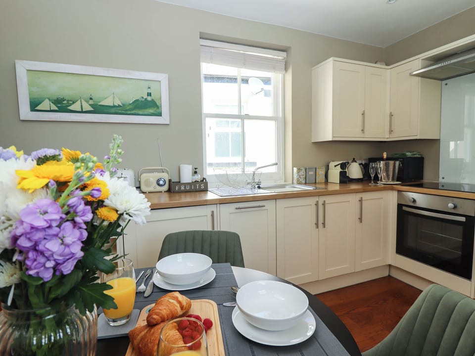 Cottage | Dining