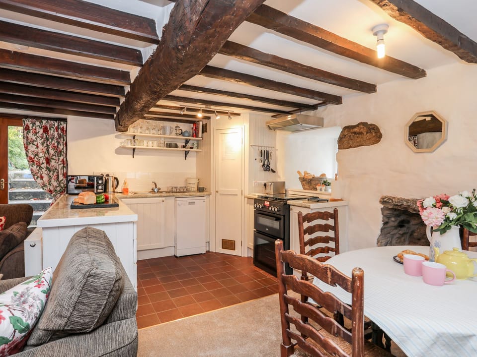 Cottage | Dining