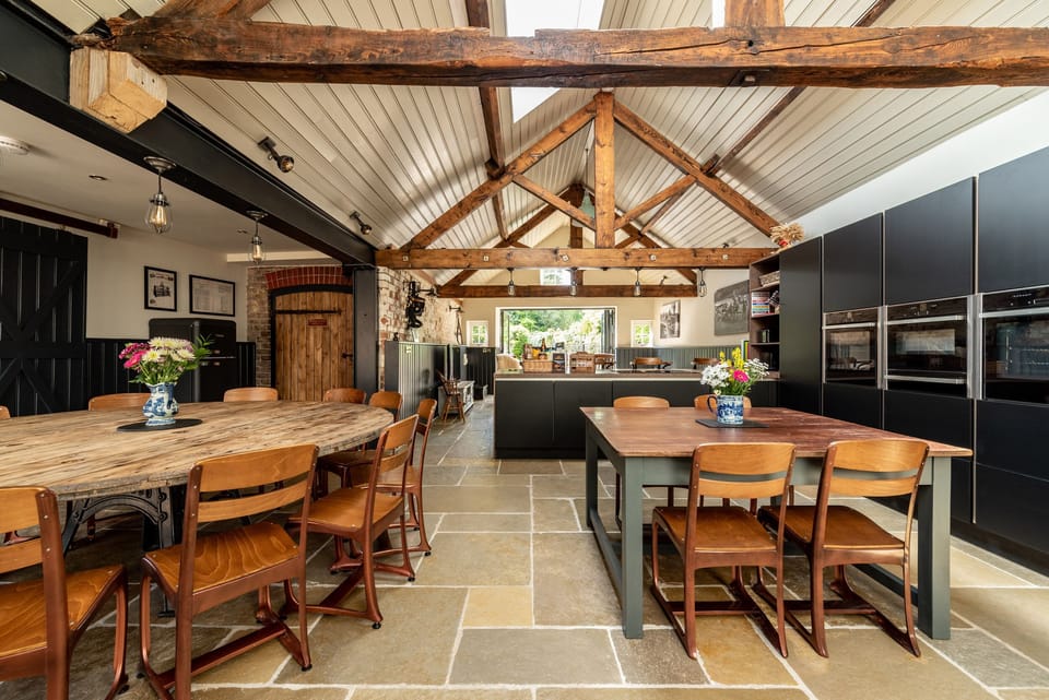 Cottage | Private kitchen | Microwave, dishwasher, electric kettle, cookware/dishes/utensils
