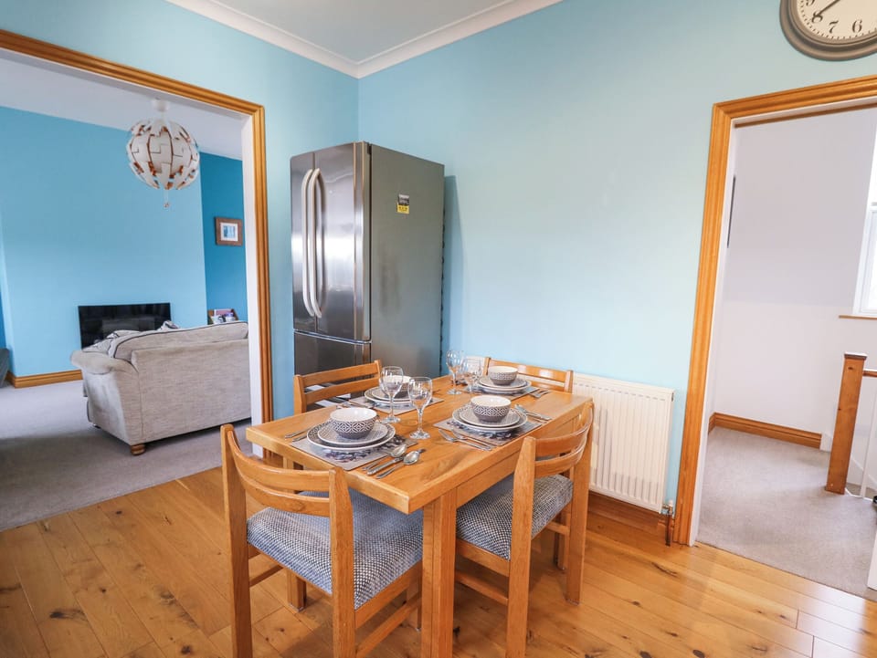 Cottage | Dining
