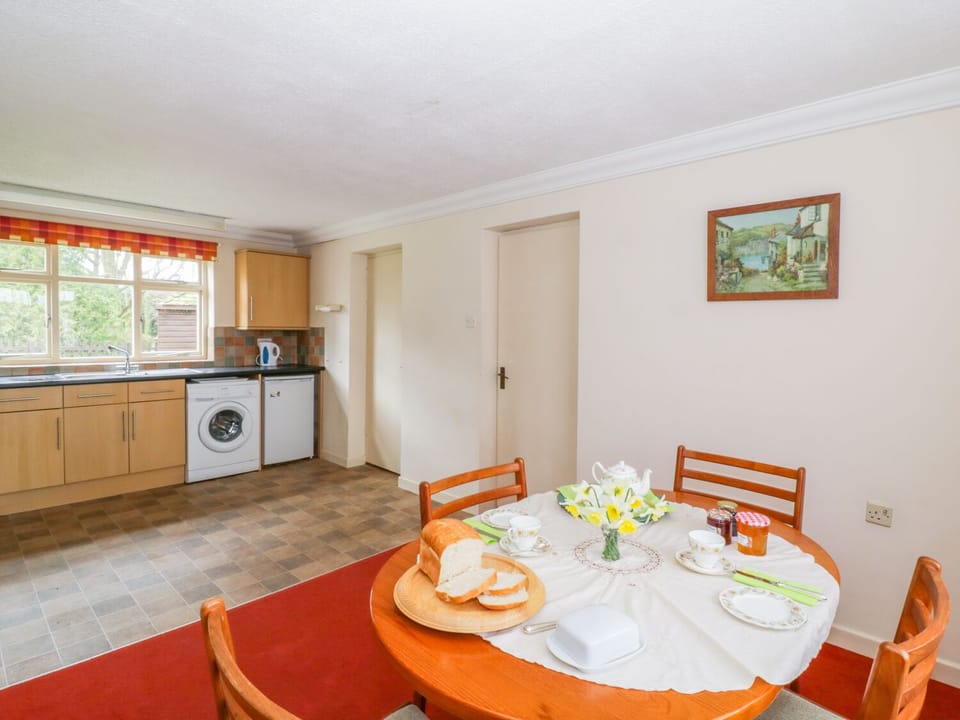 Cottage | Private kitchen | Fridge, microwave, cookware/dishes/utensils