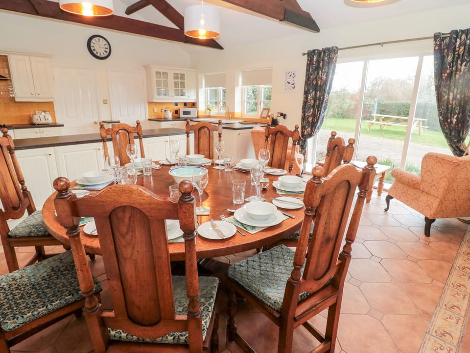 Cottage | Dining