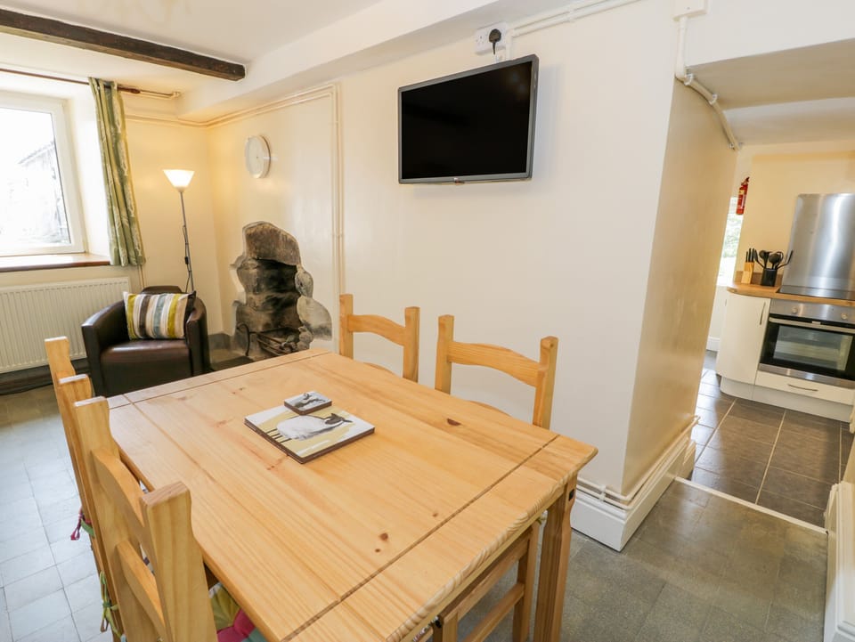Cottage | Dining