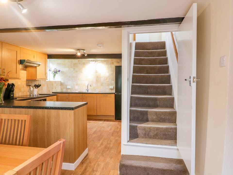 Cottage | Private kitchen | Microwave, dishwasher, electric kettle, toaster