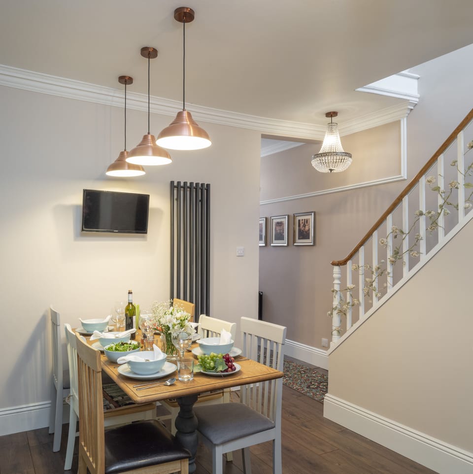 Cottage | Private kitchen | Microwave, dishwasher, highchair, cookware/dishes/utensils