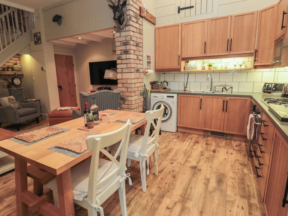 Cottage | Dining