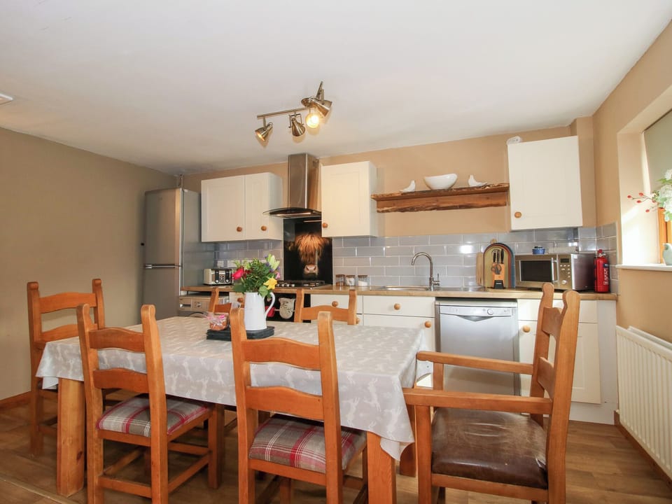 Cottage | Private kitchen | Fridge, microwave, stovetop, dishwasher