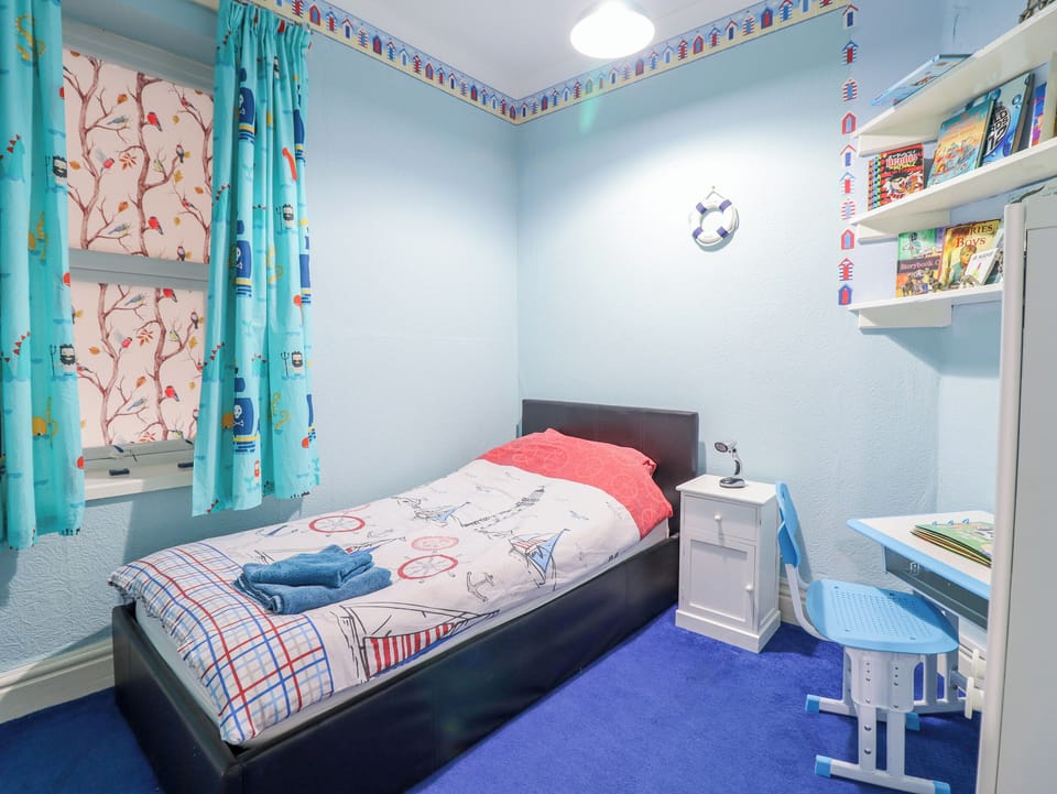 Cottage | 4 bedrooms, individually decorated, individually furnished, free WiFi