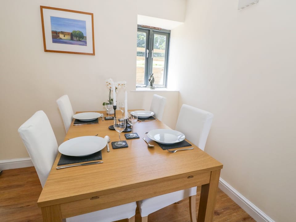 Cottage | Private kitchen | Dishwasher, highchair, cookware/dishes/utensils