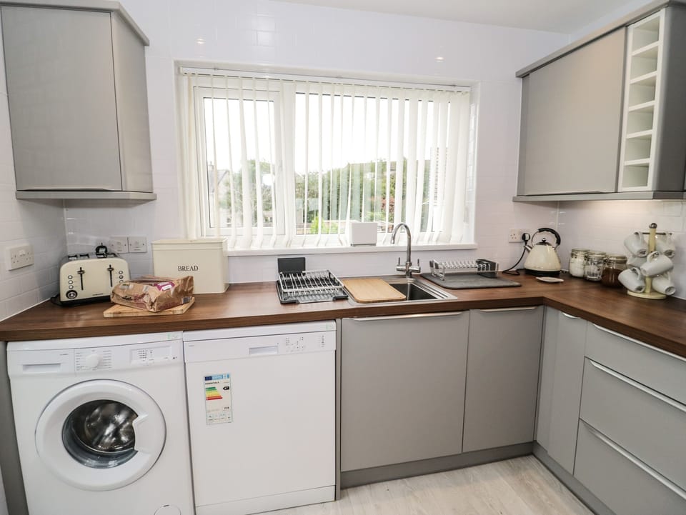 Cottage | Private kitchen | Cookware/dishes/utensils
