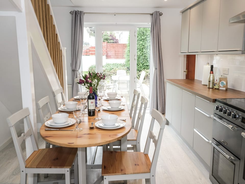 Cottage | Private kitchen | Cookware/dishes/utensils