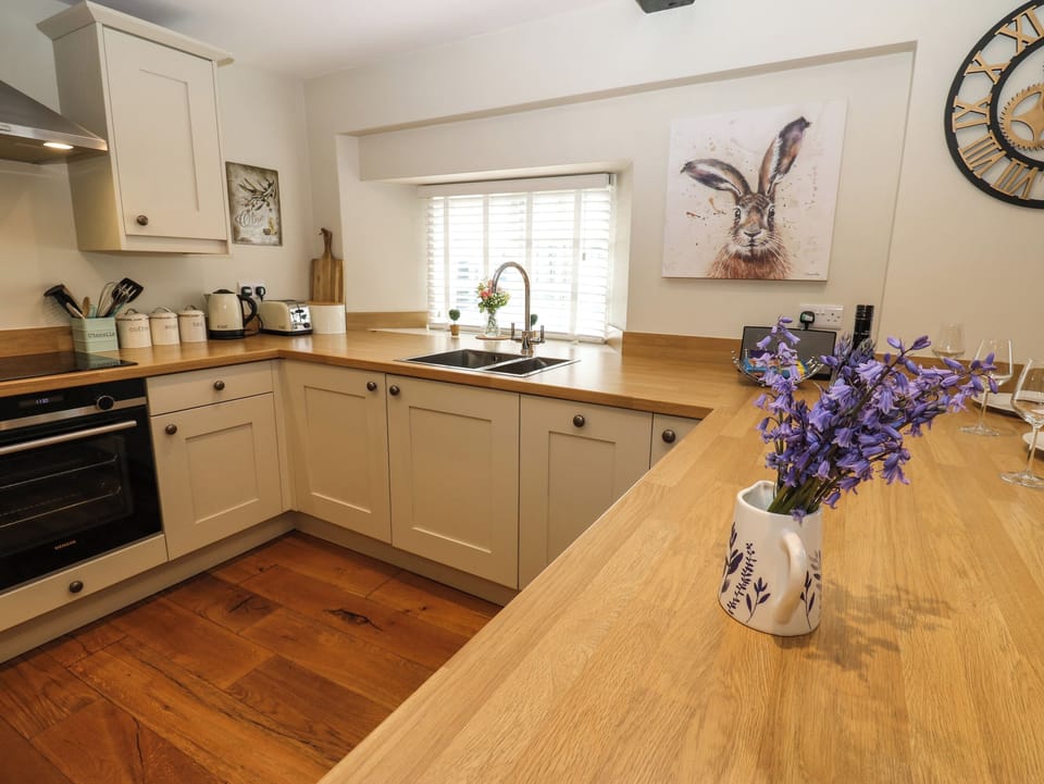 Cottage | Private kitchen | Fridge, microwave, dishwasher, electric kettle