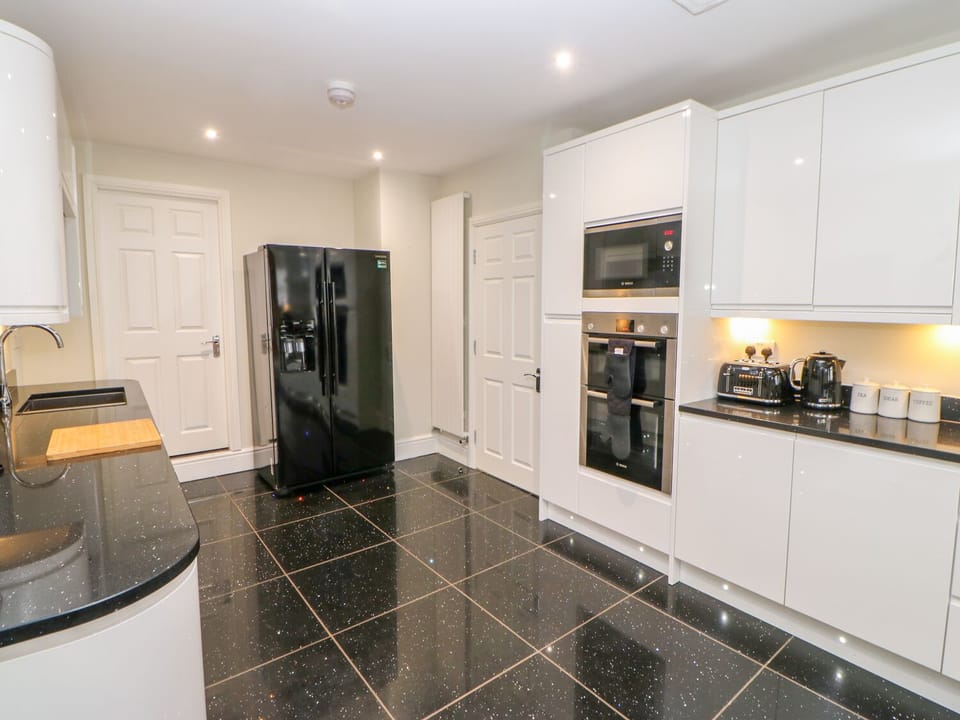 Cottage | Private kitchen | Cookware/dishes/utensils