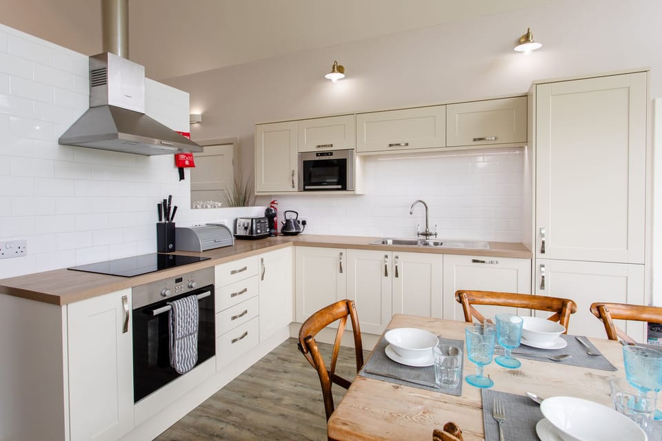 Microwave, dishwasher, electric kettle, toaster