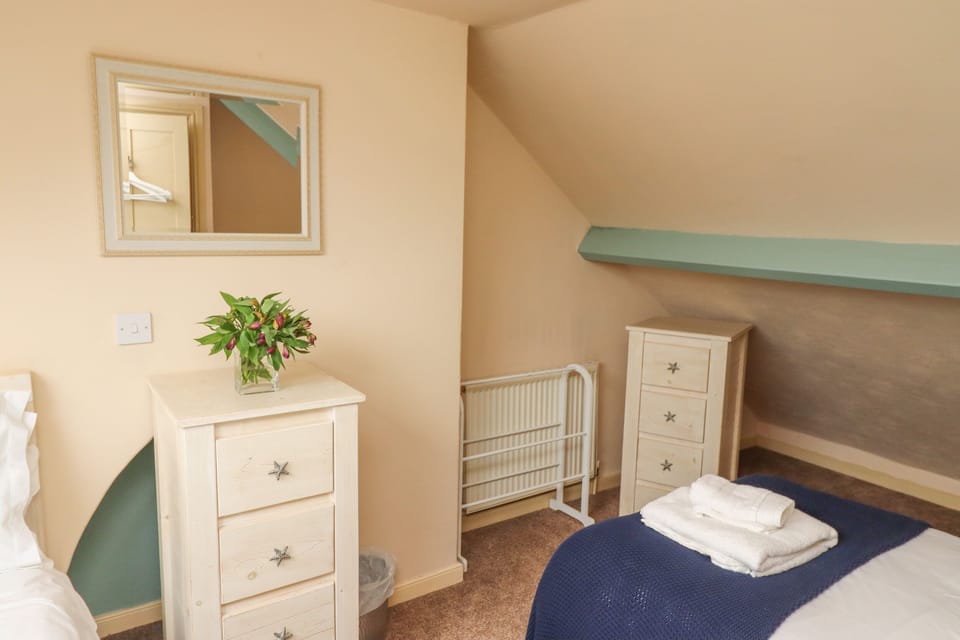 Cottage | 2 bedrooms, individually decorated, individually furnished, free WiFi