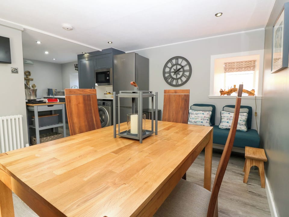 Cottage | Dining